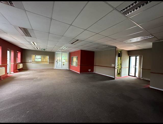 382.60M² OFFICE TO LET IN WOODMEAD